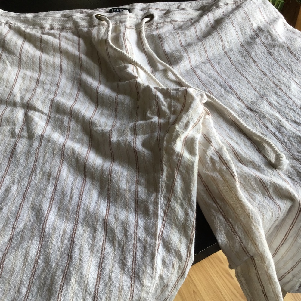 J crew.. hit below the knee and super cute! New..no tag.. fun style